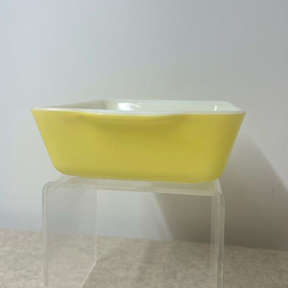 Vintage Pyrex 0503 Yellow Refrigerator Dish R-2 No Lid USA - Picture 2 of 9